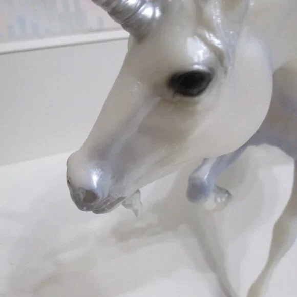 Retired Breyer Horse #1146 Stardust Pearl Blue Unicorn Running Stallion Fantasy - Picture 13 of 13